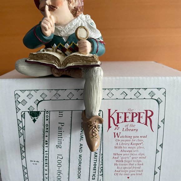 Male keeper of libraries - Picture 5 of 5